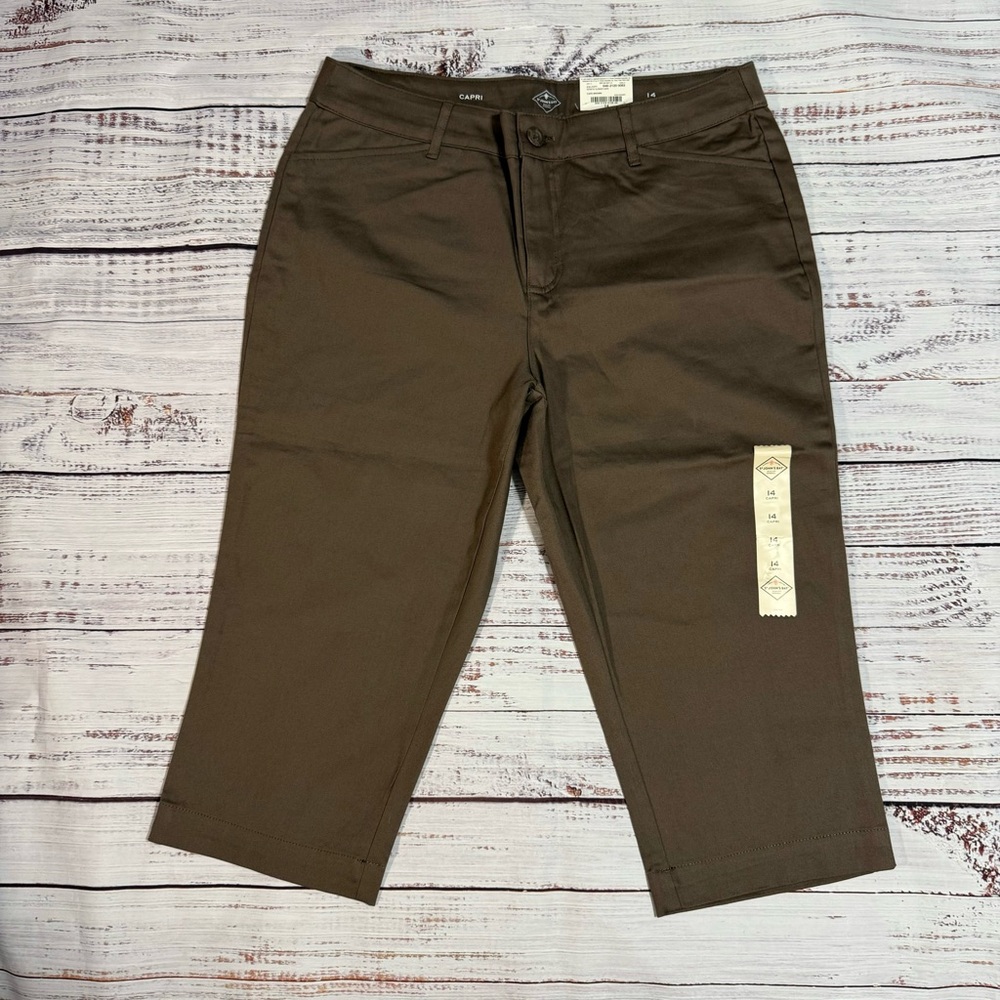 NWT St. John's Bay Cafe Brown Capri Pants